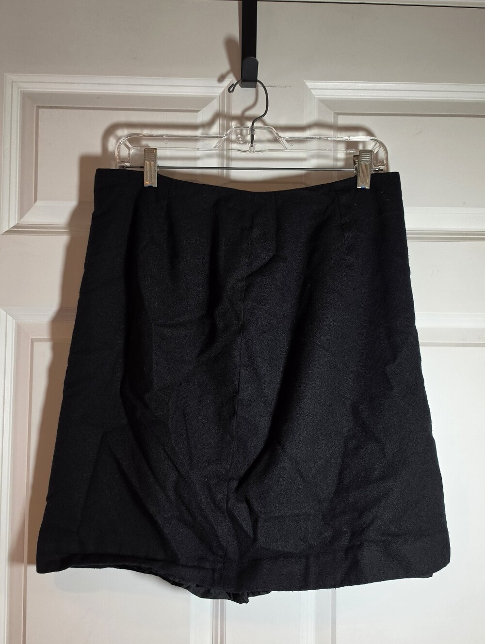 Amanda Smith Vintage Black Pure New Wool Zip Back Skirt Size 16